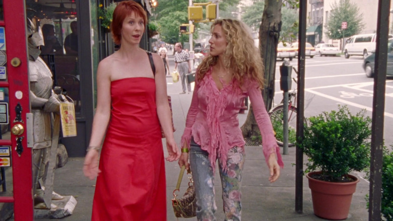 Christian Dior Leopard Print Shoulder Bag of Sarah Jessica Parker as Carrie Bradshaw in Sex and the City S03E18 C