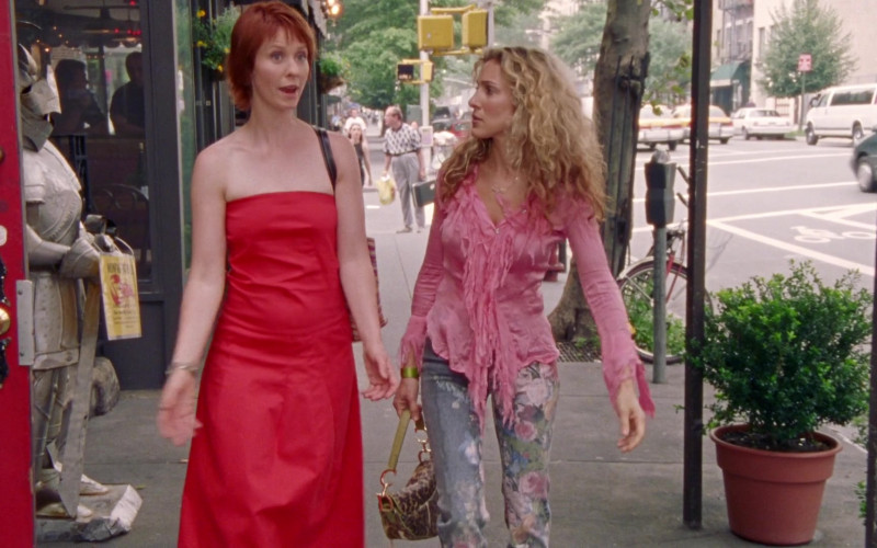 Cristian Dior Leopard Print Shoulder Bag of Sarah Jessica Parker as Carrie Bradshaw in Sex and the City S03E18 C