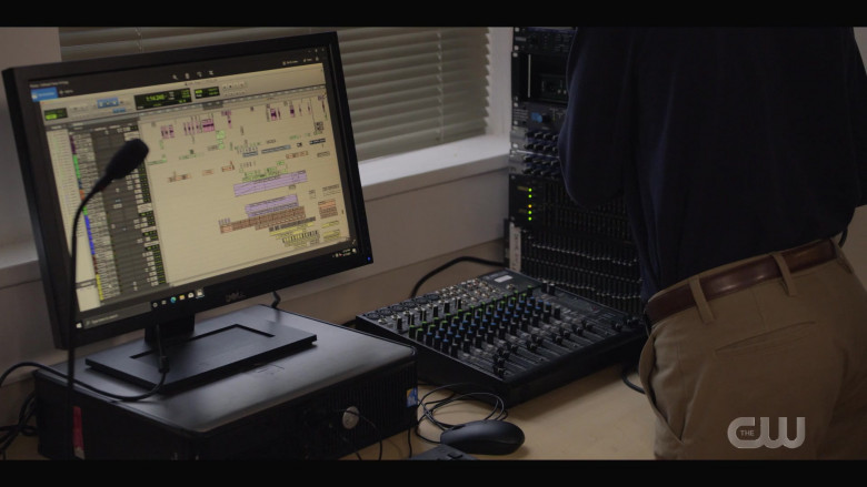Dell Computer and Monitor in Walker S01E15 Four Stones in Hand (2021)