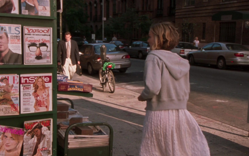 Details, Yahoo!, Vogue, InStyle, Mademoiselle and Vanity Fair Magazines in Sex and the City S05E06 Critical Condition (2002)