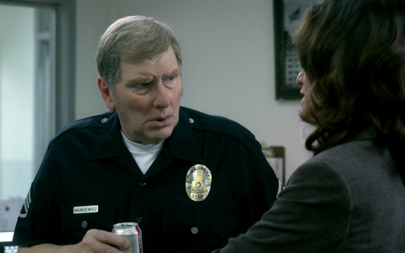 Diet Coke of Scott Klace as Sergeant II John Mankiewicz in Bosch S07E04 Triple Play (2021)