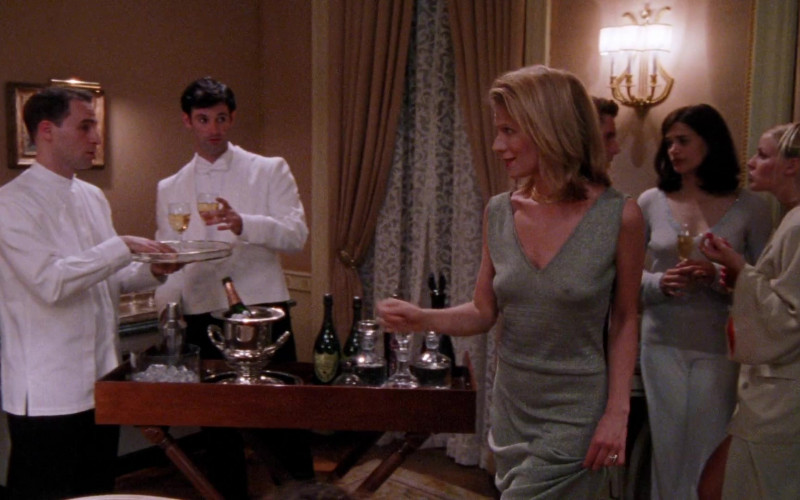Dom Pérignon Champagne in Sex and the City S02E10 The Caste System (1999)