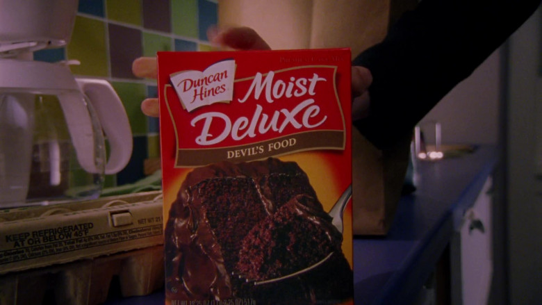Duncan Hines Moist Deluxe Devil’s Food in Sex and the City S04E04 What’s Sex Got to Do with It (2001)