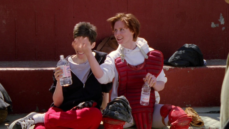 Evian Water Bottle Held by Cynthia Nixon as Miranda Hobbes in Sex and the City S01E03 TV Show (1)