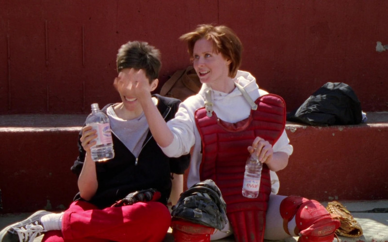 Evian Water Bottle Held by Cynthia Nixon as Miranda Hobbes in Sex and the City S01E03 TV Show (1)