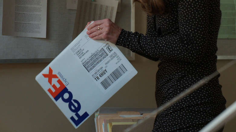 FedEx Express in Younger S07E11 Make No Mustique (2021)