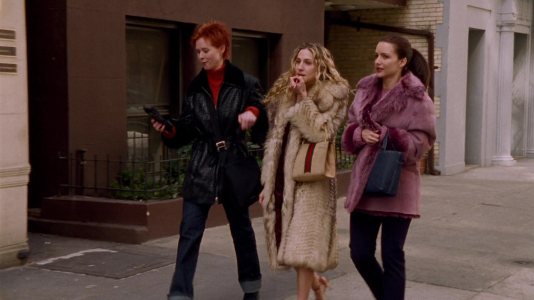 Fendi Coat Street Style Outfit of Cynthia Nixon as Miranda Hobbes in Sex and the City S02E01 TV Show (1)