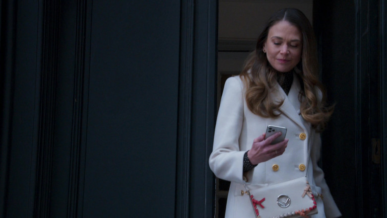 Fendi Shoulder Bag of Sutton Foster as Liza Miller in Younger S07E12 TV Show (1)