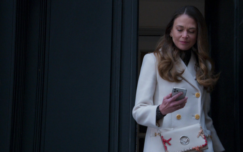 Fendi Shoulder Bag of Sutton Foster as Liza Miller in Younger S07E12 TV Show (1)