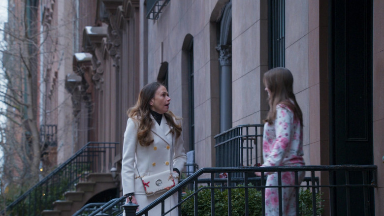 Fendi Shoulder Bag of Sutton Foster as Liza Miller in Younger S07E12 TV Show (2)