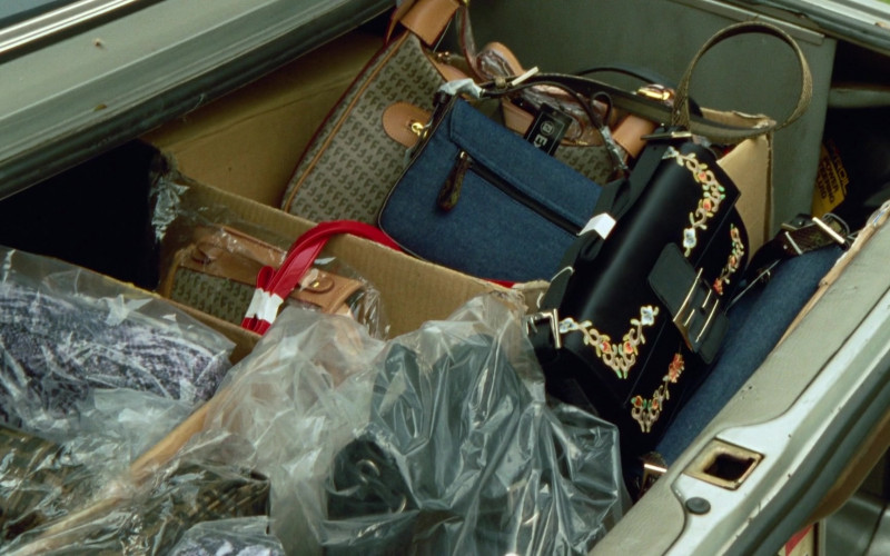 Fendi Women's Bags in Sex and the City S03E14 Sex and Another City (2000)