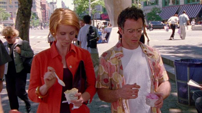 Ferrara Ice Cream Enjoyed by Cynthia Nixon as Miranda Hobbes & David Eigenberg as Steve Brady in Sex and the City S04E12 TV Show (4)