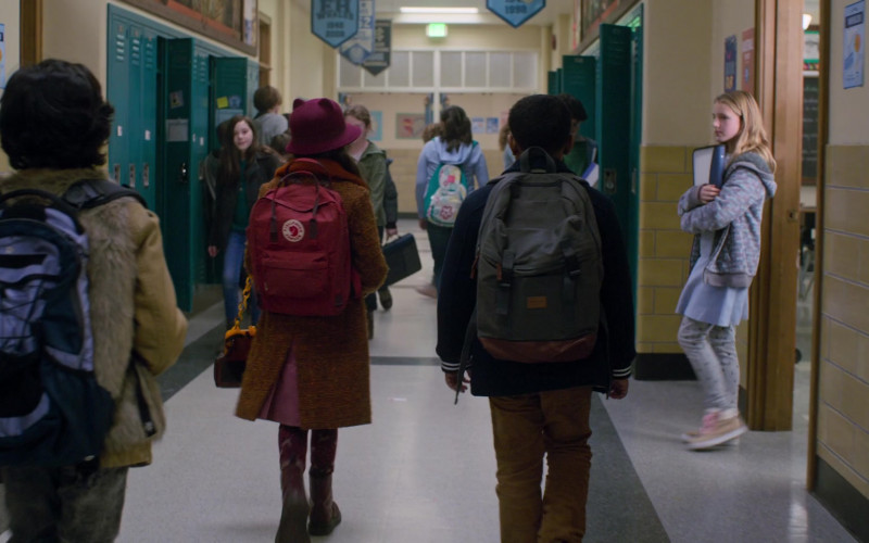 Fjallraven Kanken School Backpack of Brooklynn Prince as Hilde Lisko in Home Before Dark S02E01 (1)