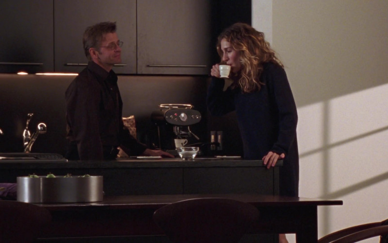 FrancisFrancis X1 Espresso Machine by Illy Used by Sarah Jessica Parker as Carrie Bradshaw and Mikhail Baryshnikov as Aleksandr Petrovsky in Sex and the City S06E16 TV Show (1)