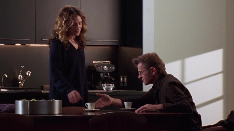 FrancisFrancis X1 Espresso Machine by Illy Used by Sarah Jessica Parker as Carrie Bradshaw and Mikhail Baryshnikov as Aleksandr Petrovsky in Sex and the City S06E16 TV Show (4)