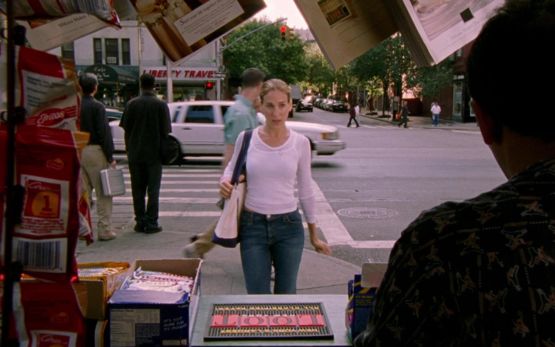 Fritos Chips in Sex and the City S04E15 Change of a Dress (2002)