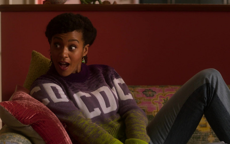 GCDS Cropped Sweater in Run The World S01E06 My Therapist Says (1)