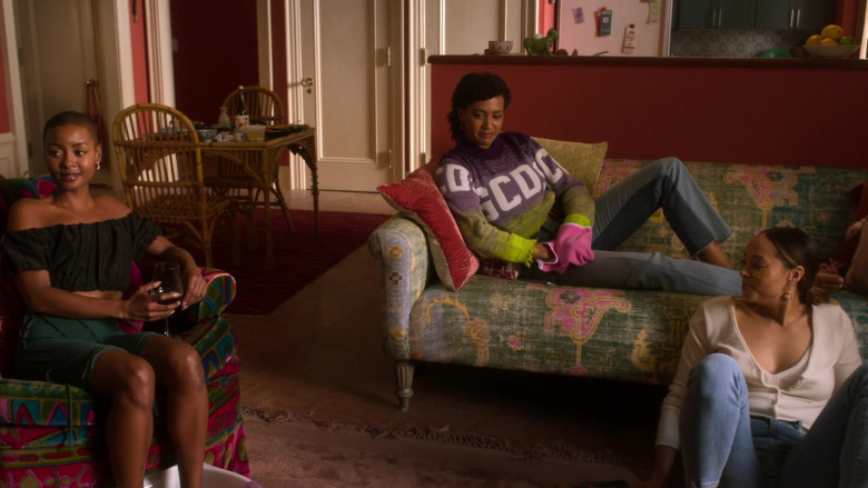 GCDS Cropped Sweater in Run The World S01E06 My Therapist Says (2)