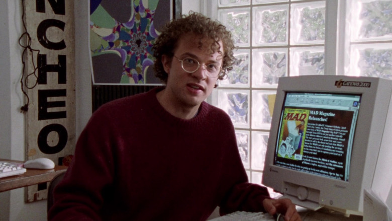 Gateway 2000 Computer Monitor of Ben Weber as Skipper Johnston in Sex and the City S01E01 Sex and the City (1998)