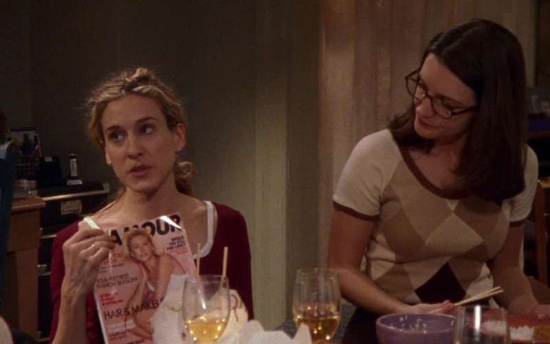 Glamour Magazine Held by Sarah Jessica Parker as Carrie Bradshaw in Sex and the City S01E02 Models and Mortals (1998)