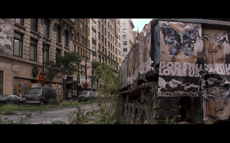 H&M Clothing Store in I Am Legend (2007)
