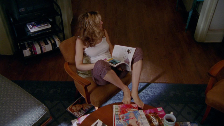 Harper's Bazaar Magazine in Sex and the City S03E05 No Ifs, Ands, or Butts (2000)