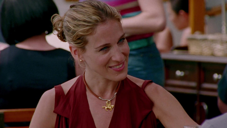 Hermes Brown Leather and Gold Tone Horse Necklace of Sarah Jessica Parker as Carrie Bradshaw in Sex and the City S04E14 TV Show (1)