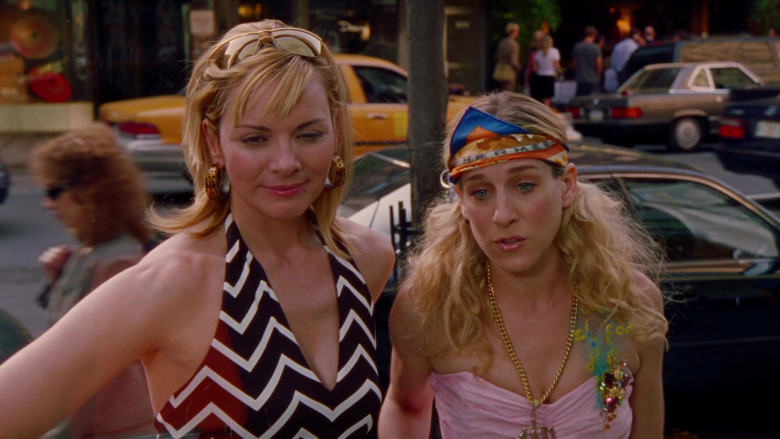 Hermes Scarf Worn by Sarah Jessica Parker as Carrie Bradshaw in Sex and the City S04E11 TV Show (3)