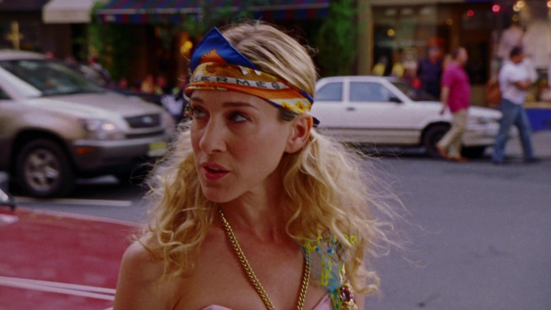 Hermes Scarf Worn by Sarah Jessica Parker as Carrie Bradshaw in Sex and the City S04E11 TV Show (4)