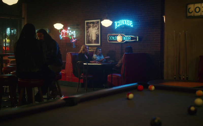 Icehouse Beer Blue Neon Sign in Good Girls S04E10 Strong Hearts Strong Sales (2021)