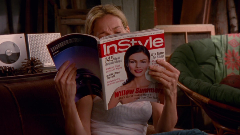 InStyle Magazine Held by Sarah Jessica Parker as Carrie Bradshaw in Sex and the City S04E10 Belles of the Balls (2001)