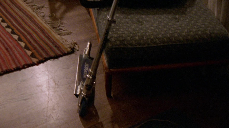 JD Razor Scooter in Sex and the City S03E15 Hot Child in the City (2000)