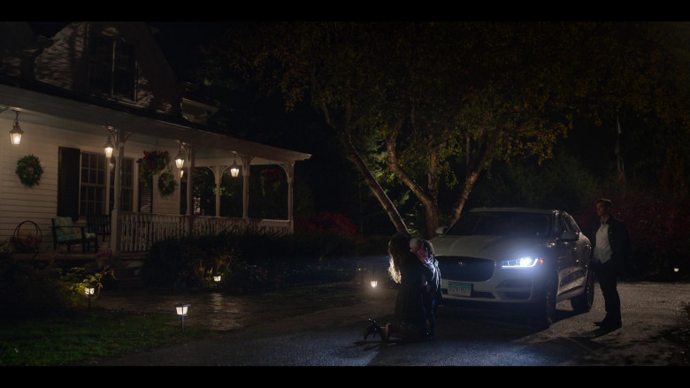 Jaguar F-Pace SUV (White) in Sex Life S01E06 Somewhere Only We Know (3)