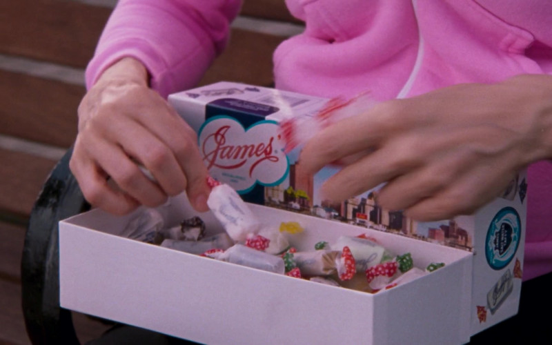 James Candies Enjoyed by Carrie Bradshaw (Sarah Jessica Parker) in Sex and the City S05E03 "Luck Be an Old Lady" (2002)