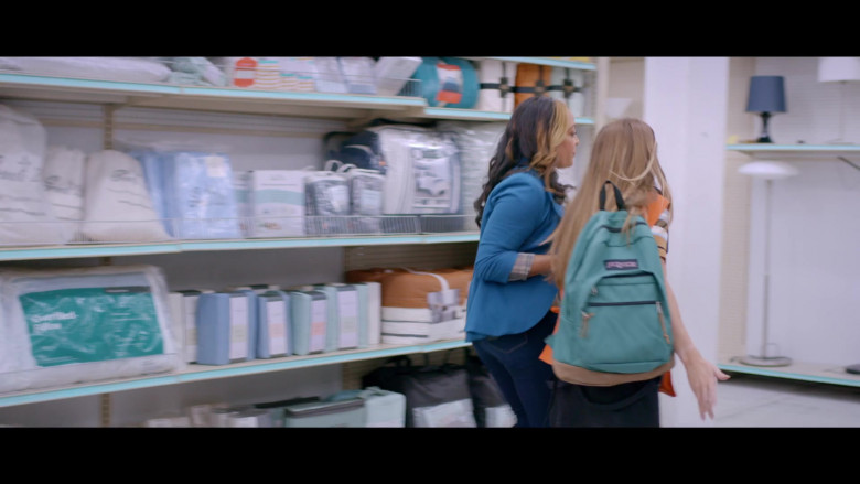 JanSport Backpack of Holly Taylor in Rogue Hostage (2021)