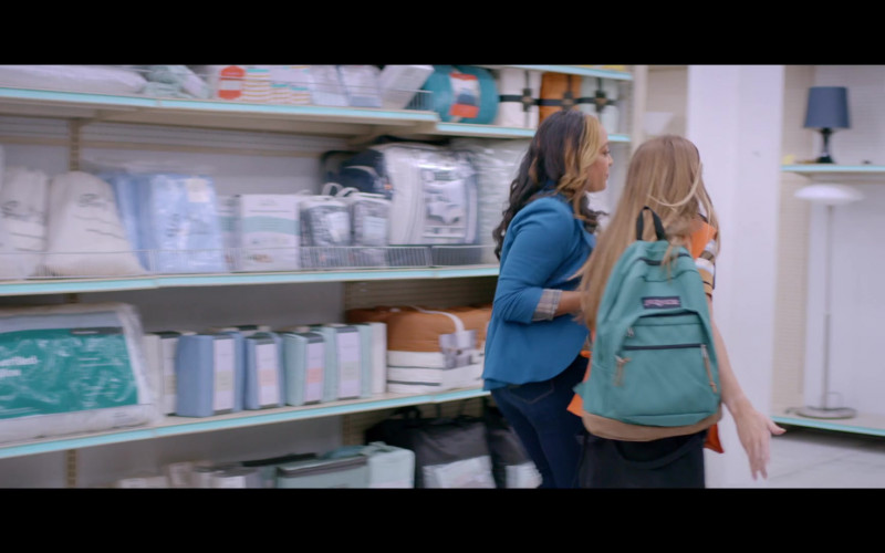 JanSport Backpack of Holly Taylor in Rogue Hostage (2021)