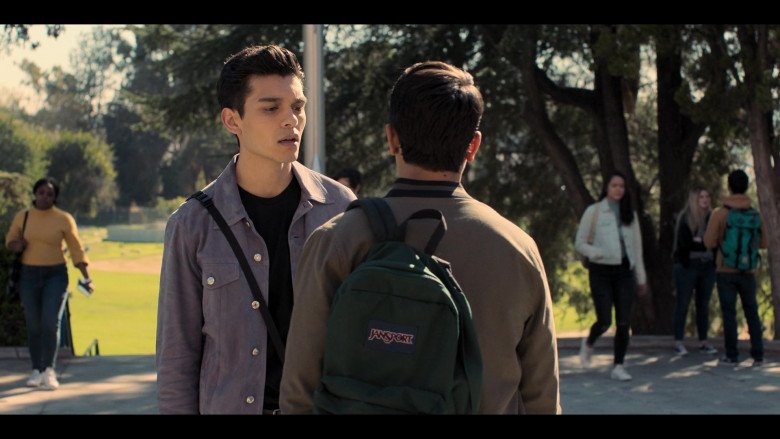 JanSport Backpack of Michael Cimino in Love, Victor S02E09 Victor's Day Off (1)