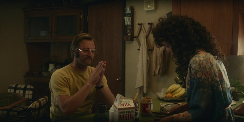 Jif Peanut Butter Enjoyed by Rory Scovel as Danny Rubin in Physical S01E02 TV Show (1)