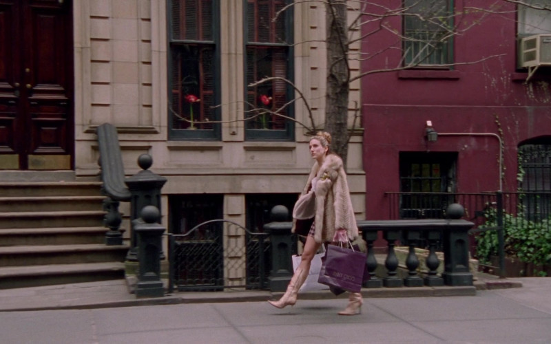 Jimmy Choo Store Bag Held by Sarah Jessica Parker as Carrie Bradshaw in Sex and the City S03E01 Where There’s Smoke… (2000)