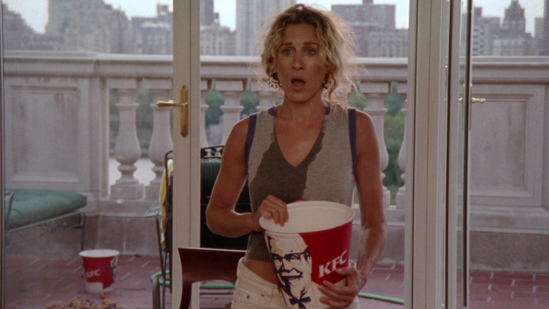 KFC Fast Food Enjoyed by Sarah Jessica Parker as Carrie Bradshaw in Sex and the City S03E15 TV Show 2000 (5)