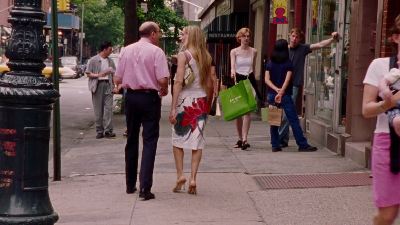 Kate Spade New York Fashion Store Green Shopping Bag in Sex and the City S02E13 Games People Play (1999)