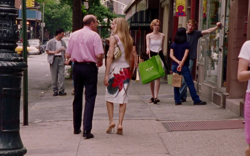 Kate Spade New York Fashion Store Green Shopping Bag in Sex and the City S02E13 Games People Play (1999)