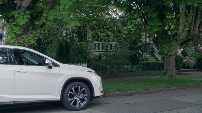 Lexus RX White Car of Stéphanie Szostak as Delilah Dixon in A Million Little Things S03E17 Justice Part 1 (1)