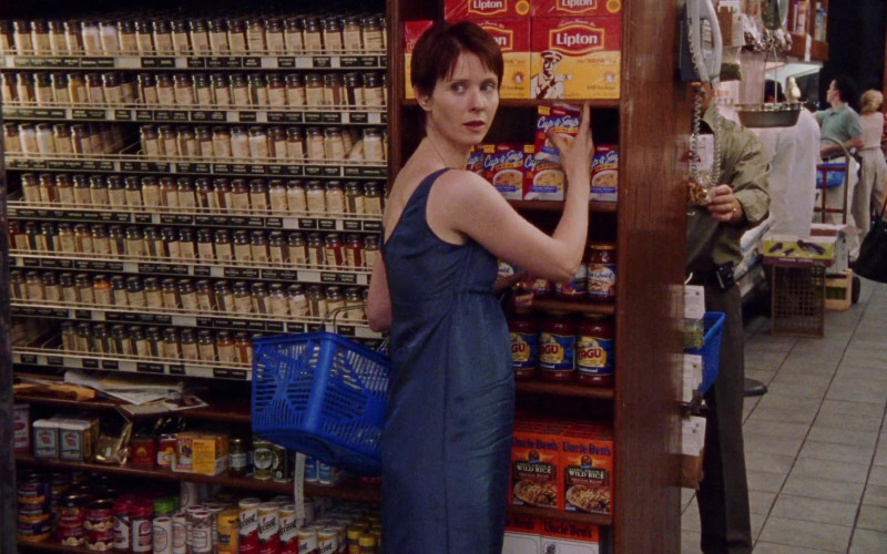 Lipton Tea and Lipton Cup-a-Soup Instant Soups and Uncle Ben's Wild Rice in Sex and the City S02E13 "Games People Play" (1999)