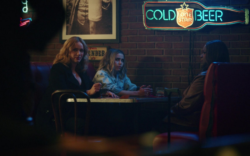 Lone Star Beer Sign in Good Girls S04E10 Strong Hearts Strong Sales (2021)
