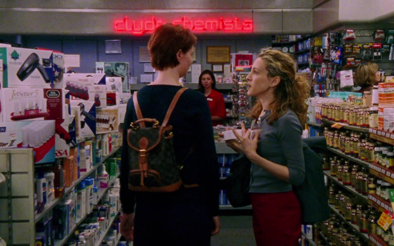 Louis Vuitton Backpack of Cynthia Nixon as Miranda Hobbes in Sex and the City S01E10 The Baby Shower (1998)
