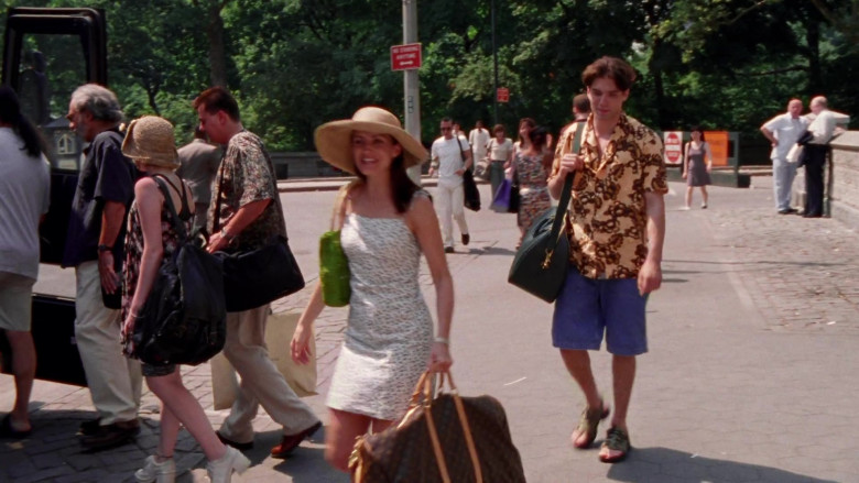 Louis Vuitton Bag of Kristin Davis as Charlotte York in Sex and the City S02E17 Twenty-Something Girls vs. Thirty-Something Women 1999 TV Show (1)
