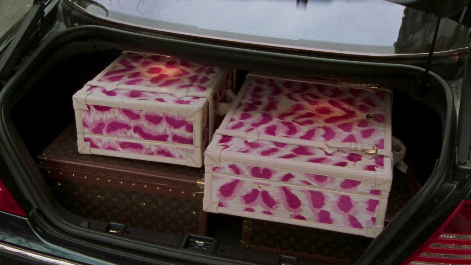Louis Vuitton Luggage Bags In Sex And The City S06e19 An American Girl In Paris Part Une 2004