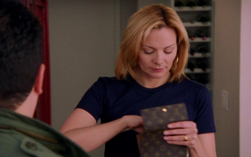 Louis Vuitton Wallet of Kim Cattrall as Samantha Jones in Sex and the City S04E02 The Real Me (2001)