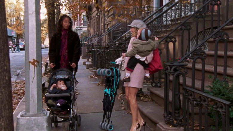 Maclaren Baby Stroller in Sex and the City S06E15 TV Show 2004 (1)